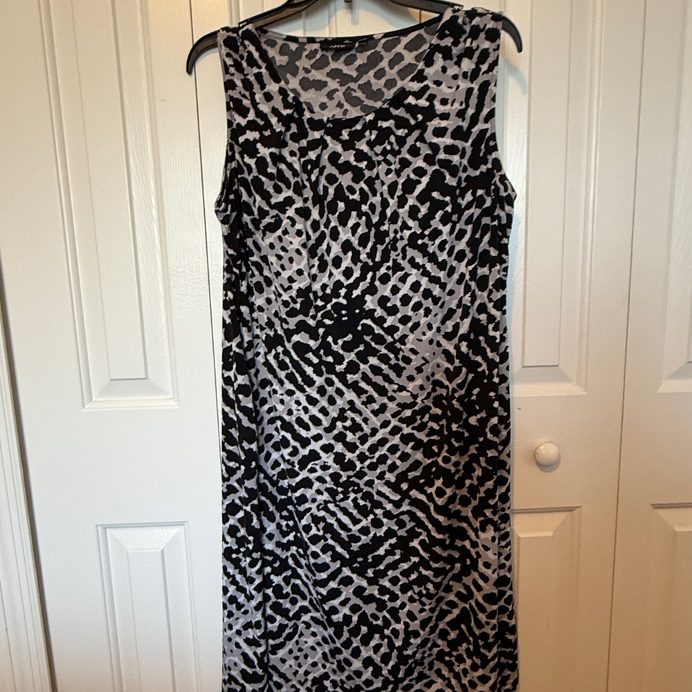 Apt. 9 Black and Gray Patterned Midi Dress